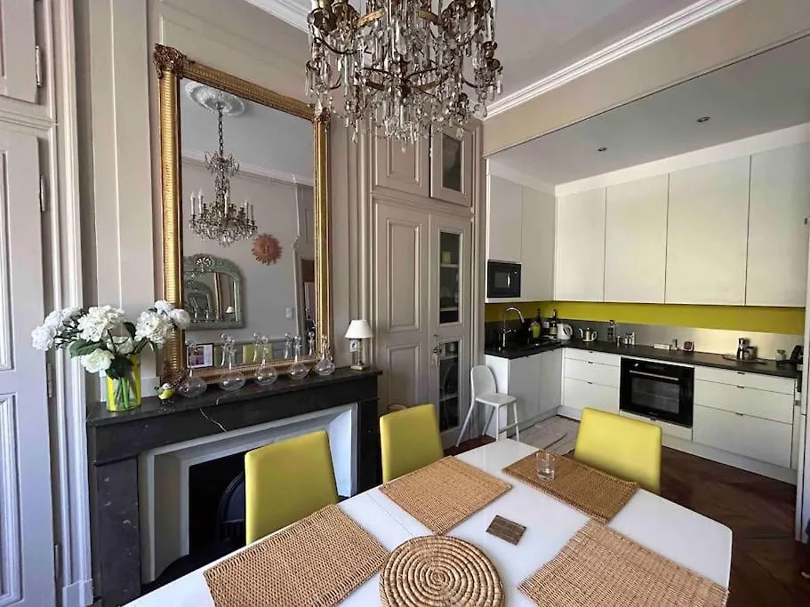 Les 24 Colonnes Apartment Lyon 0*,